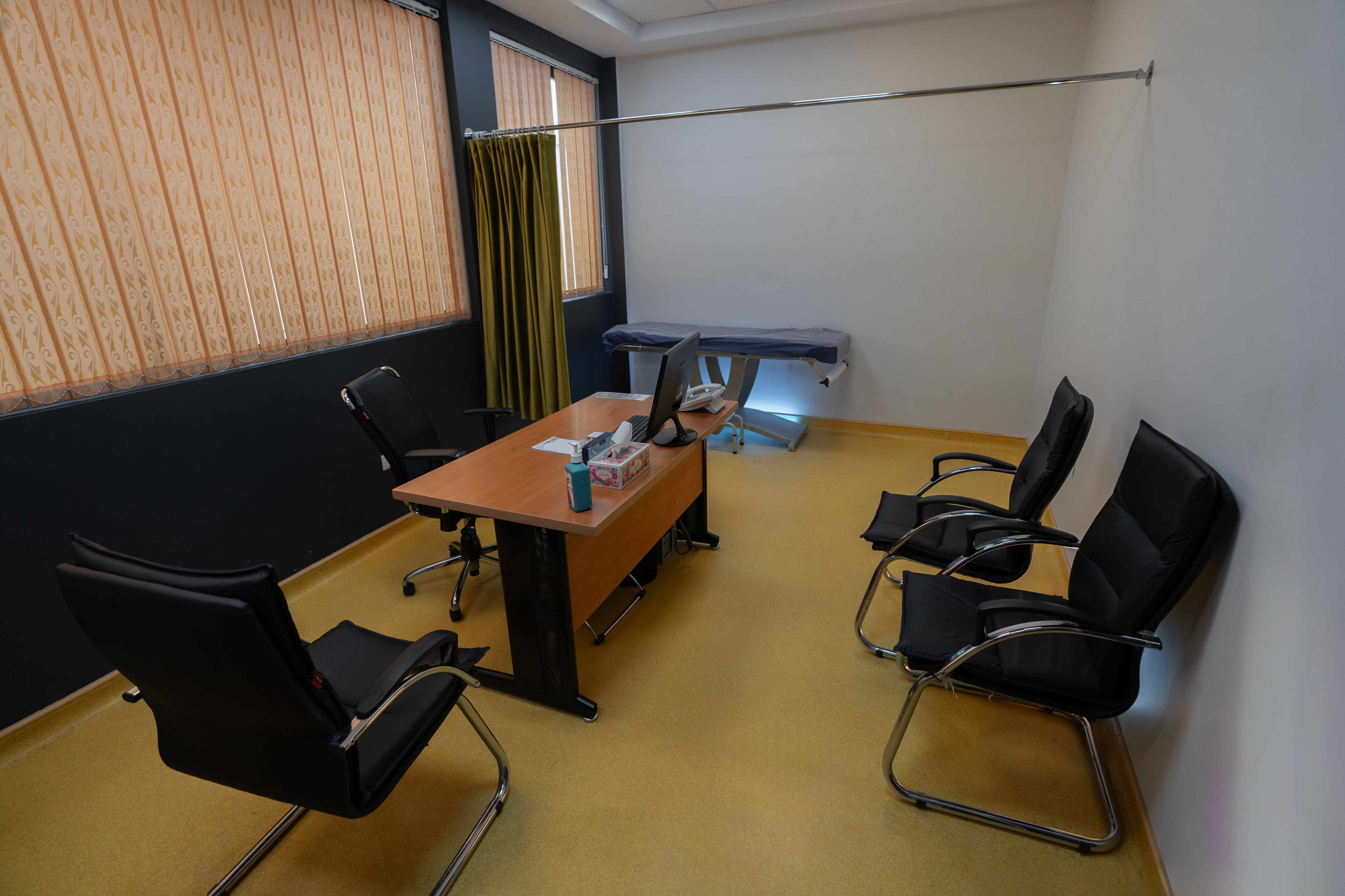 فیزیوتراپی درمانگاه شبانه روزی درنیان، فیزیوتراپی جمهوری، فیزیوتراپی تهران، فیزیوتراپی شیخ هادی، فیزیوتراپی با بیمه، فیزیوتراپی خیابان حافظ، فیزیوتراپی منیریه، فیزیونراپی خیابان ولیعصر